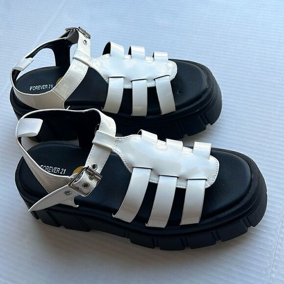 Forever 21 White and black chunky platforms shoes - Picture 5 of 11